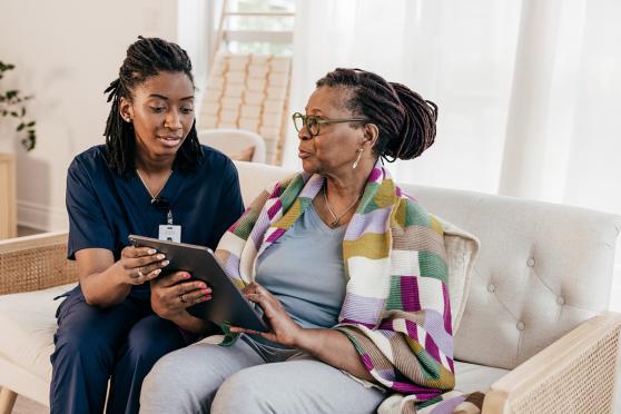 Nurse talking about 6 diabetes factors to a woman